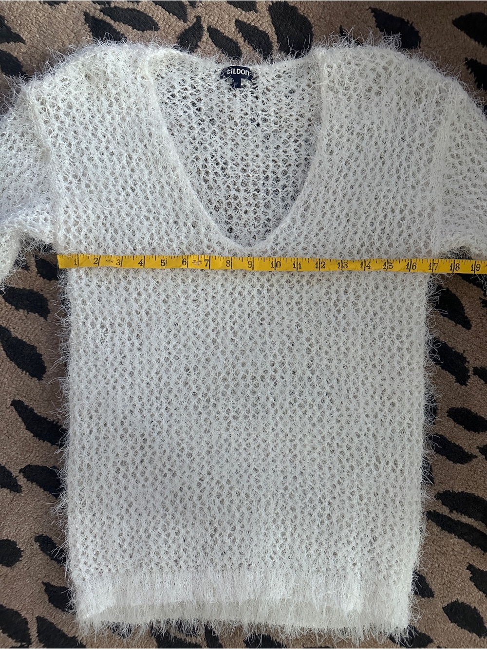 Nordstroms Tilden Fuzzy Eyelash White Opal V-Neck Sweater - NWT - Size S - Picture 7 of 9